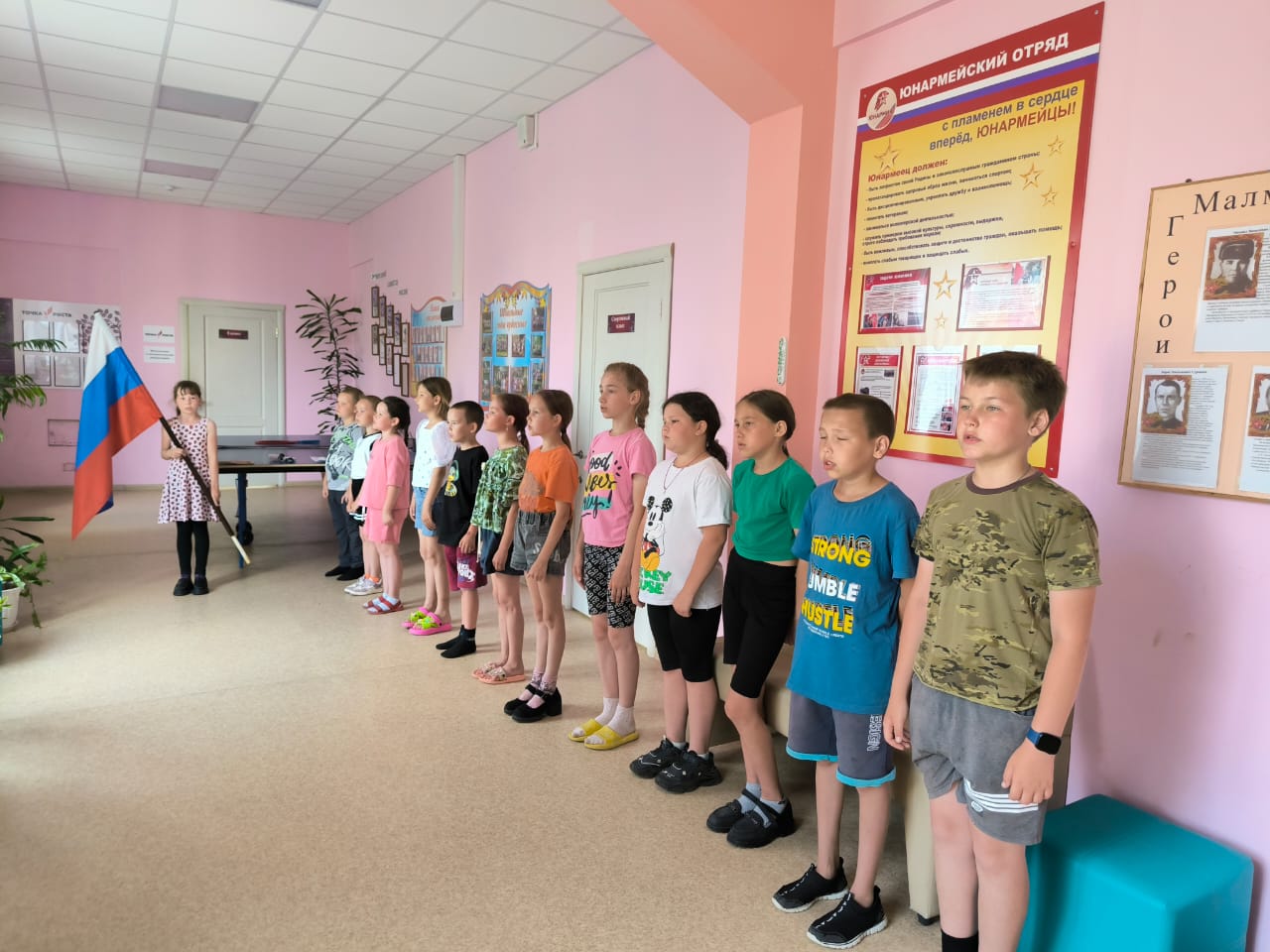 вынос флага в лагере